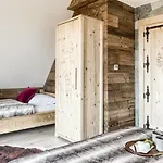 Domek alpejski Na Skraju Lasu Z Jacuzzi, Balią Ogrodową *
